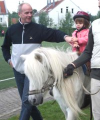 Pferd mit Papa.jpg