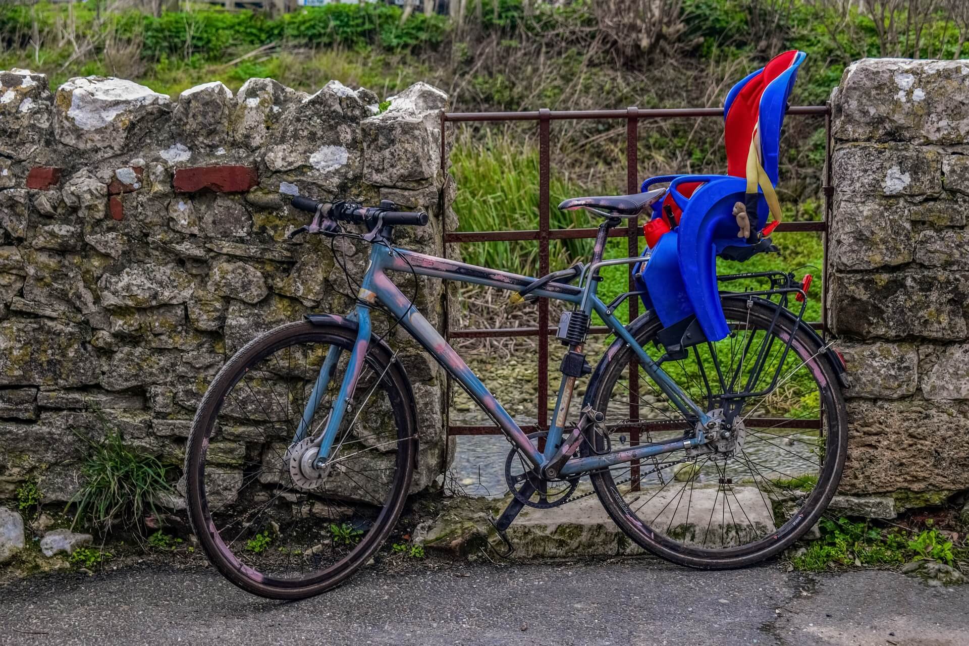 Kindersitz auf Fahrrad