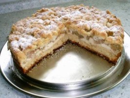 10738-big-rhabarberkuchen-mit-vanillecreme-und-streusel.jpg