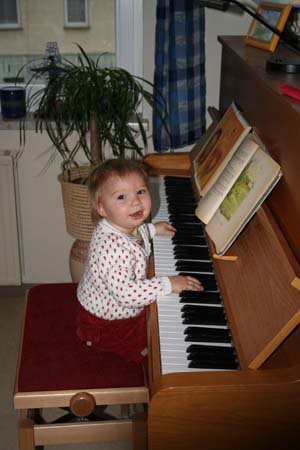 sophie_piano3.jpg