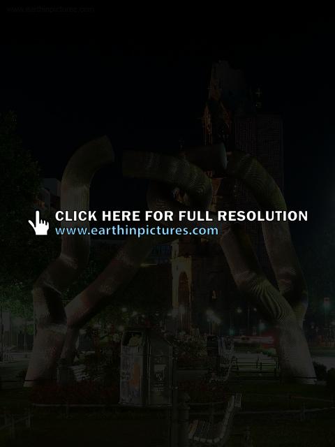 berlin_skulptur_in_der_nacht.jpg